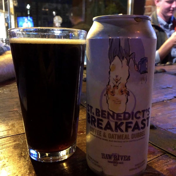 Growlers Pour House Gastropub in North Charlotte