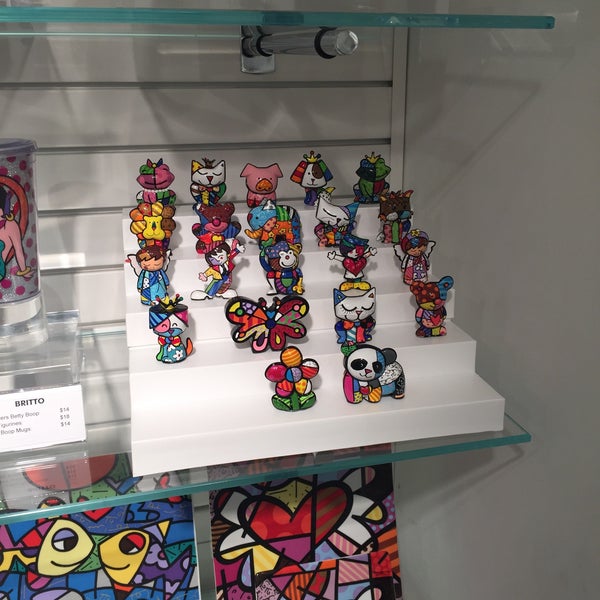 Photo taken at Britto Central Gallery by Rosa M. on 10/31/2015