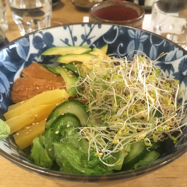 Снимок сделан в Zen Sushi - sushi &amp; sake пользователем Salla T. 7/30/2019