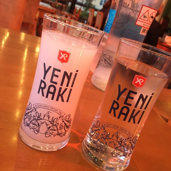 Foto tomada en Local VIP Restaurant  por Kağan B. el 4/14/2018