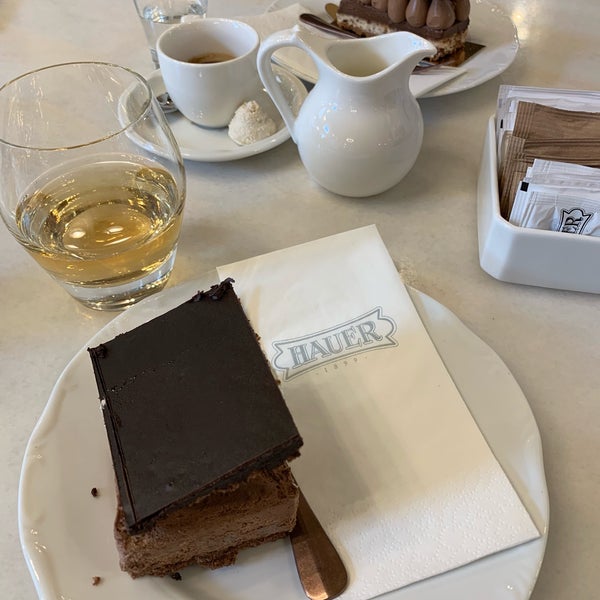 4/1/2019 tarihinde Norbert B.ziyaretçi tarafından Hauer Confectionery and Café'de çekilen fotoğraf