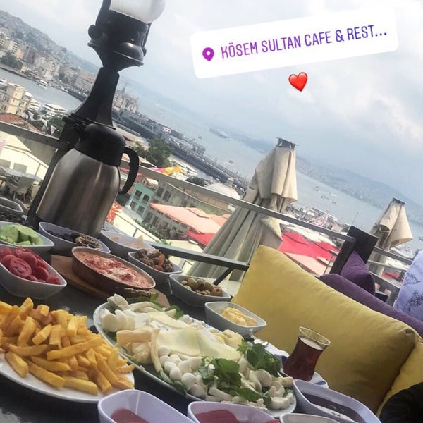 Снимок сделан в Kösem Sultan Cafe &amp; Restaurant пользователем Meryem 6/23/2018