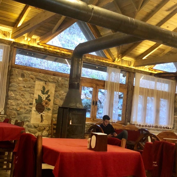 11/7/2021 tarihinde 🪷N@ 🪷ziyaretçi tarafından Damla Restaurant'de çekilen fotoğraf