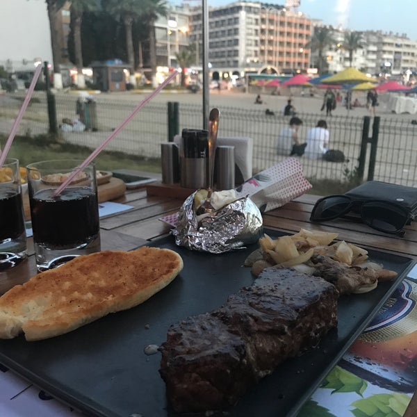 Foto tirada no(a) Tranche Steak House por Doğan K. em 6/21/2020