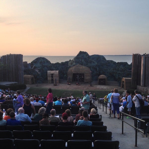 รูปภาพถ่ายที่ The Lost Colony โดย Jeremy M. เมื่อ 6/20/2014