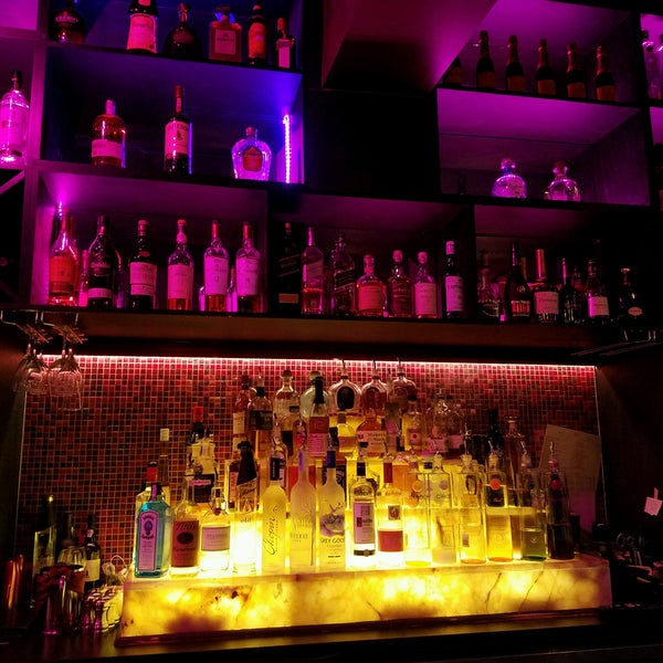 Photo prise au Corked Bar, Grill, Nightclub par Donald F. le12/29/2016