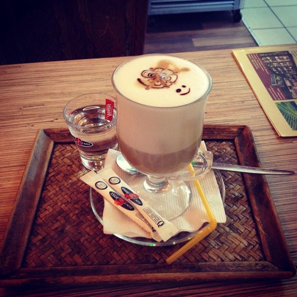 10/2/2014 tarihinde Наталія Ч.ziyaretçi tarafından Caffe &quot;Zavarka&quot; / Кафе &quot;Заварка&quot;'de çekilen fotoğraf