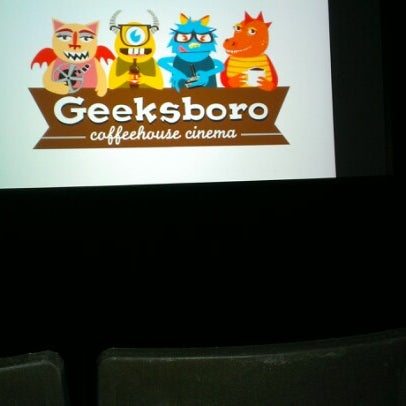 รูปภาพถ่ายที่ Geeksboro Coffeehouse Cinema โดย Kyle S. เมื่อ 3/1/2013