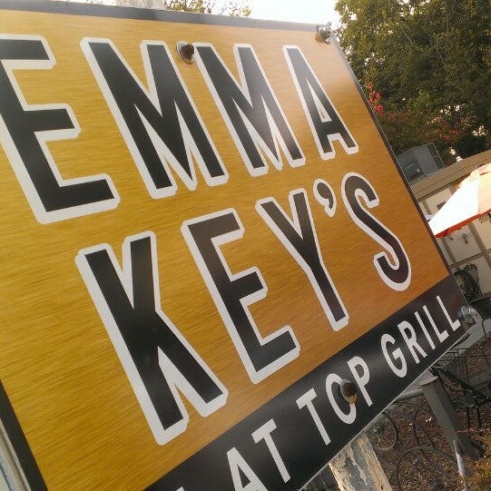 Foto scattata a Emma Key&#39;s Flat-Top Grill da Kyle S. il 8/5/2013