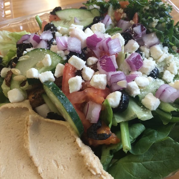 รูปภาพถ่ายที่ Hummus House Pitas and Salads โดย Francesca M. เมื่อ 9/5/2014