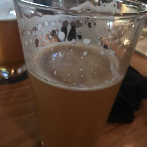Photo taken at BJ&#39;s Restaurant &amp; Brewhouse by Tom H. on 10/31/2021
