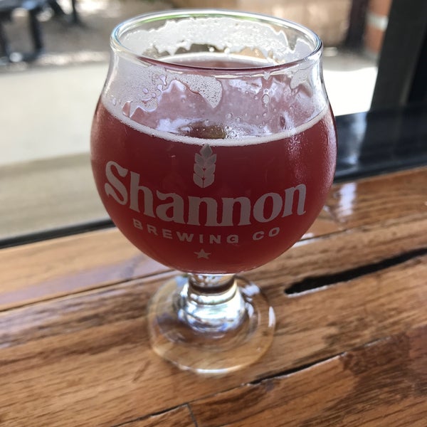 Снимок сделан в Shannon Brewing Company пользователем Tom H. 6/26/2019