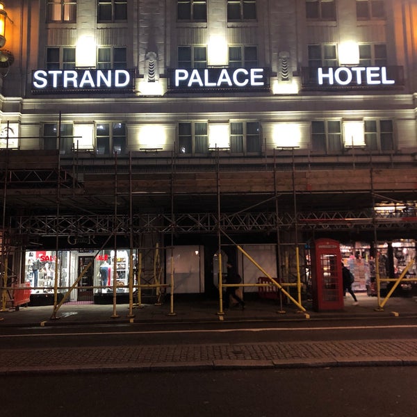 Снимок сделан в Strand Palace Hotel пользователем Zoha S. 9/29/2019