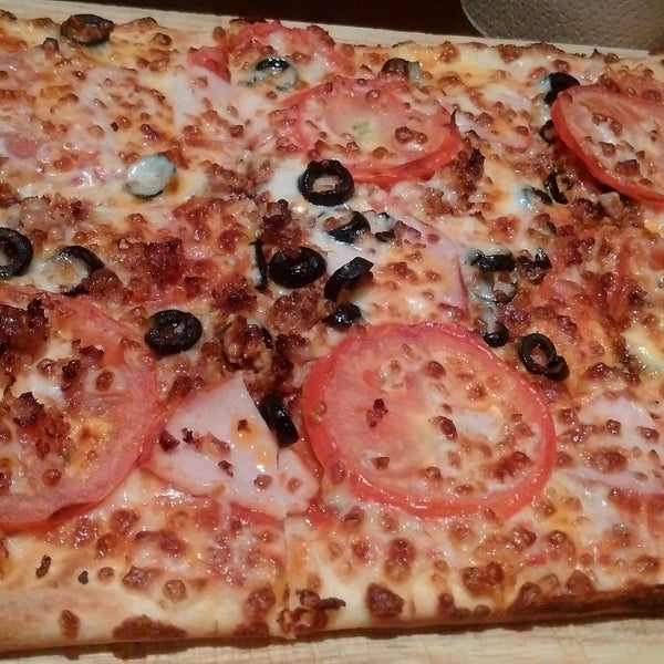 รูปภาพถ่ายที่ Balboa Pizza โดย Darlene D. เมื่อ 7/5/2017