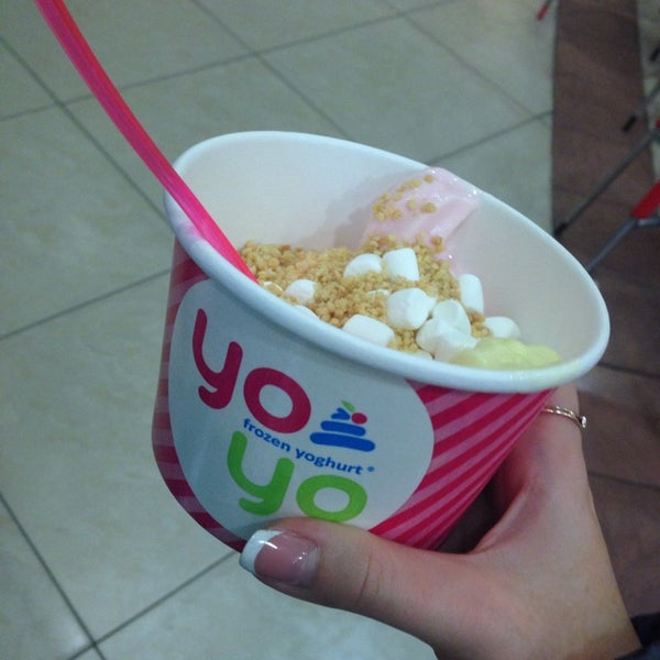 Foto tirada no(a) YoYo Frozen Yoghurt por Анастасия С. em 10/11/2014
