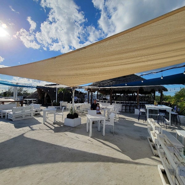 Foto tirada no(a) La Sirena Restaurant, Lounge and Sports Bar por Ashly P. em 1/14/2022
