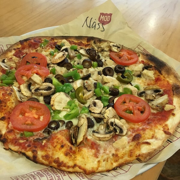 Photo taken at Mod Pizza by Nasser on 12/1/2015