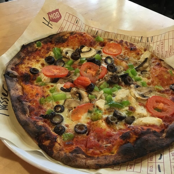 Photo taken at Mod Pizza by Nasser on 11/10/2015