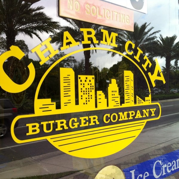 Foto scattata a Charm City Burger Company da Chris T. il 1/29/2013
