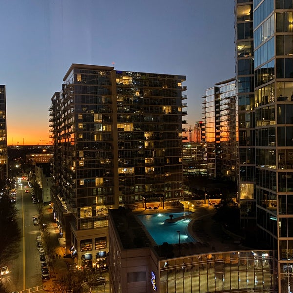รูปภาพถ่ายที่ Loews Atlanta Hotel โดย Bill B. เมื่อ 12/30/2019