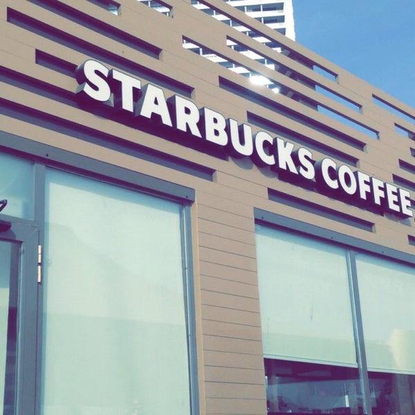 Photo prise au Starbucks par Danyah Ba👸🏻 le1/9/2015
