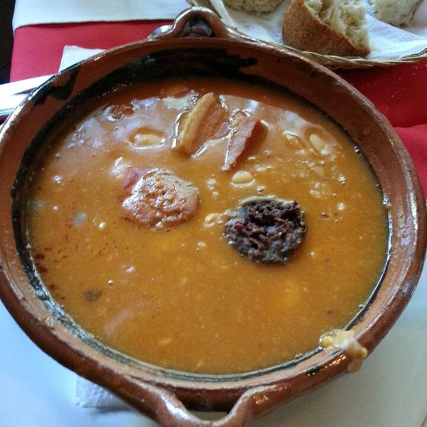 Photo taken at Restaurante La Finca Española by Rodrigo T. on 3/2/2014