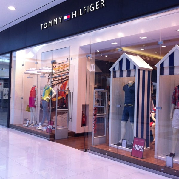 Больше не работает: Tommy Hilfiger, магазин одежды, Московская область, Красного