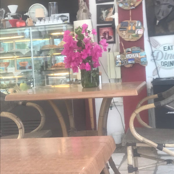 Photo taken at Cafe Cafen - Cafe &amp; Bistro by Kadriye Ö. on 9/5/2021