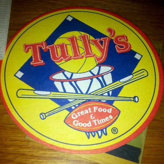 Foto diambil di Tully&#39;s Good Times oleh Kyle R. pada 9/28/2012
