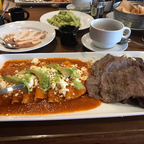 Photo taken at Restaurant El Lindero by Rafael M. on 11/7/2018