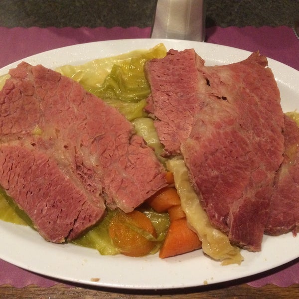Try the Corned beef and cabbage - Corned Beef and Cabbage at the HOB Tavern in #Bordentown, #NJ (via @Foodspotting)