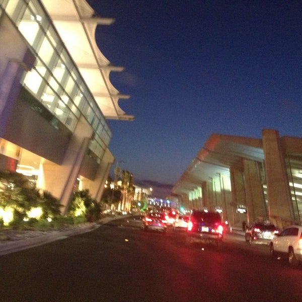 Foto tirada no(a) San Diego International Airport (SAN) por Jaymie B. em 5/11/2013