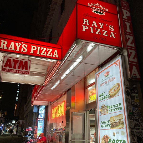 6/13/2021にDanny T.がFamous Original Ray&#39;s Pizzaで撮った写真