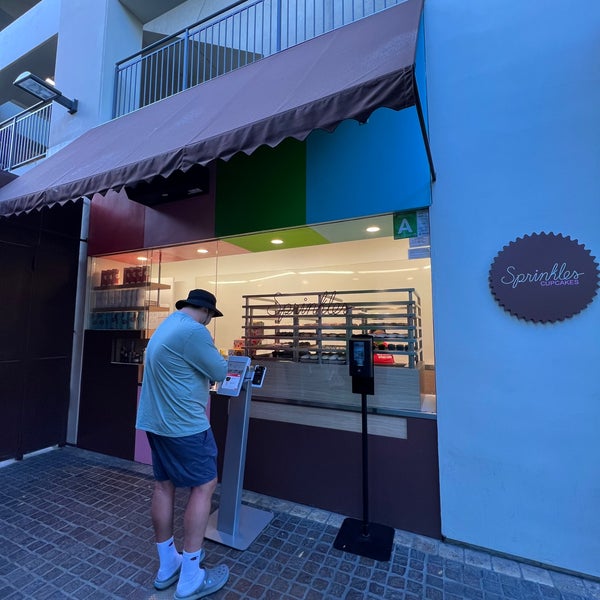Photo taken at Sprinkles The Grove by Danny T. on 4/11/2022