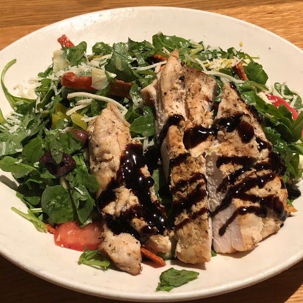Photo taken at BJ&#39;s Restaurant &amp; Brewhouse by Chris T. on 9/15/2019