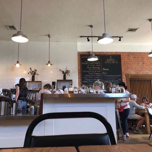 9/8/2019 tarihinde Chris T.ziyaretçi tarafından 5 Points Market &amp; Restaurant'de çekilen fotoğraf