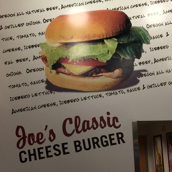 Foto scattata a Joe&#39;s Burgers da Chris T. il 2/9/2015