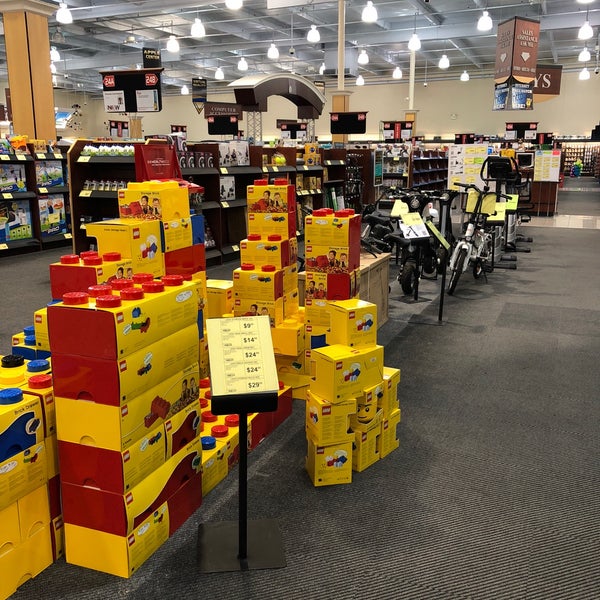 Fry's Electronics (Now Closed) Electronics Store