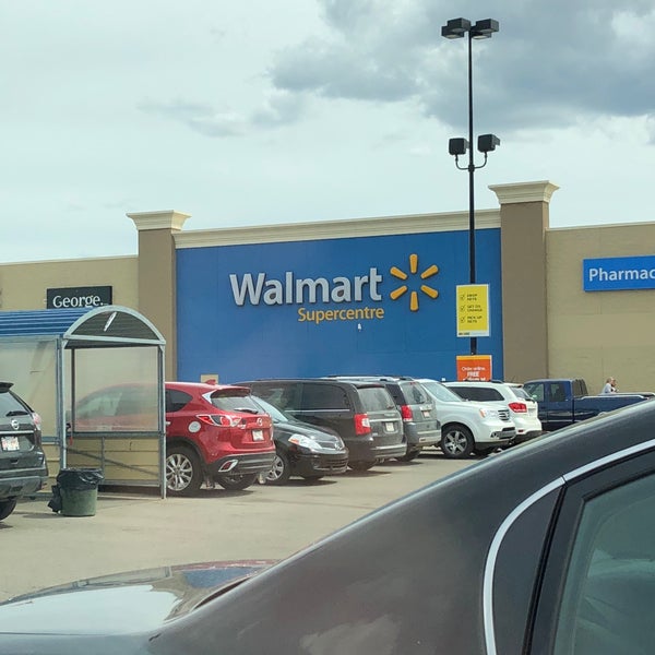 Das Foto wurde bei Walmart Grocery Pickup von Patrick H. am 6/5/2018 aufgenommen