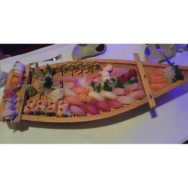 Снимок сделан в Arashi Japan Sushi &amp; Steak House пользователем ben w. 10/10/2015