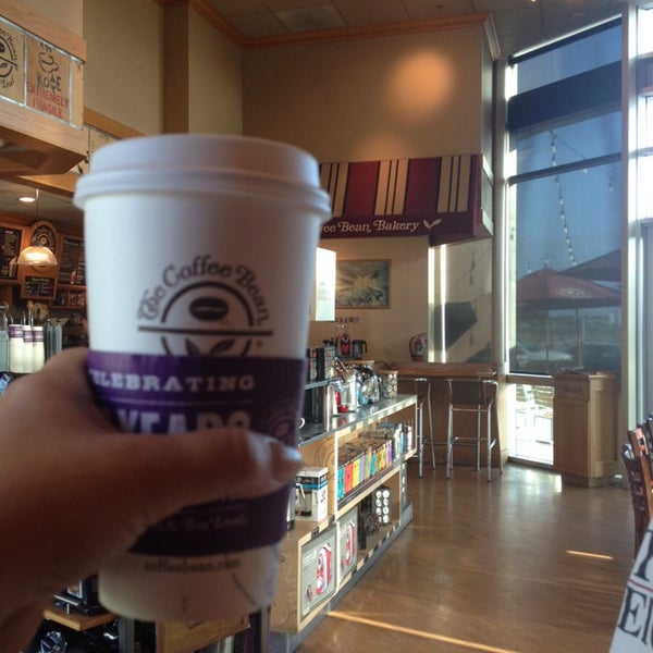 Photo taken at The Coffee Bean &amp; Tea Leaf by Jennifer D. on 10/3/2013