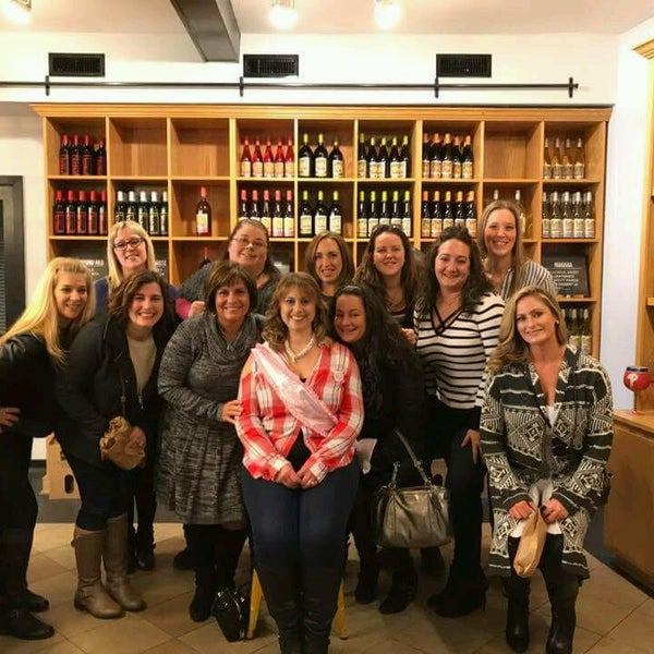 Photo taken at Chaddsford&#39;s Bottle Shop &amp; Tasting Room at Penn&#39;s Purchase by Lisa E. on 3/4/2017
