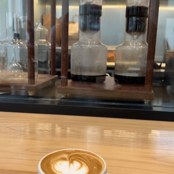 Photo taken at Blue Bottle Coffee by Passenger on 6/9/2022