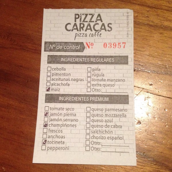 Foto tirada no(a) Pizza Caracas. Pizza-Caffe por Ron A. em 9/3/2015