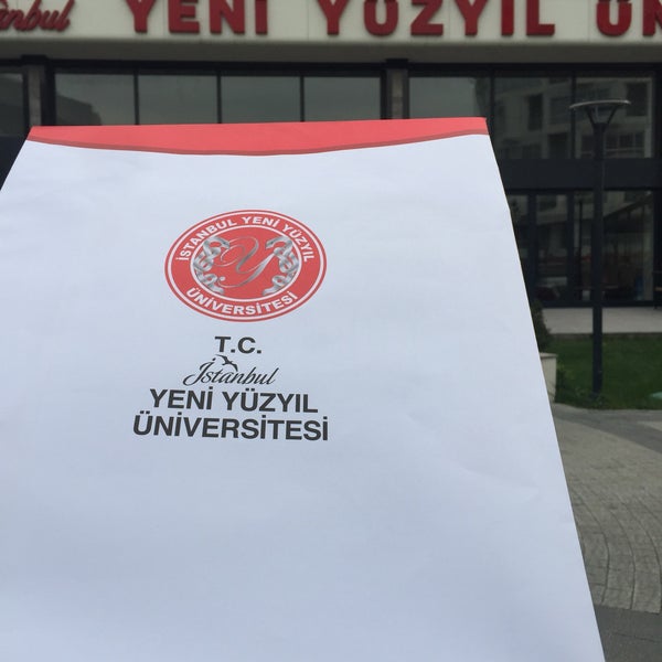 Photo prise au Yeni Yüzyıl Üniversitesi par Osman G. le11/13/2019