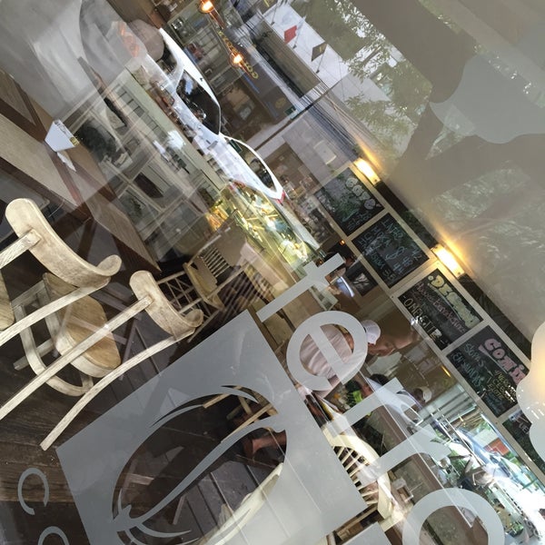 6/28/2015にLuis M.がTerracotta Caféで撮った写真