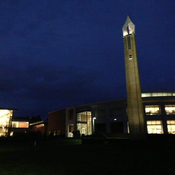 2/7/2013 tarihinde Steven✈️🗺🔭 M.ziyaretçi tarafından Clark College'de çekilen fotoğraf