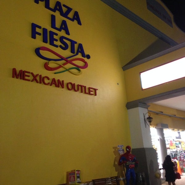 รูปภาพถ่ายที่ Plaza La Fiesta โดย aya n. เมื่อ 9/8/2014