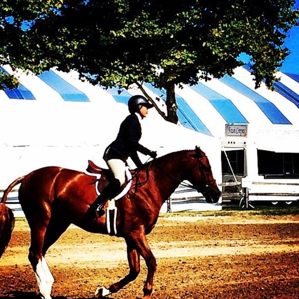 Das Foto wurde bei Hampton Classic Horse Show von Katie F. am 8/30/2014 aufgenommen