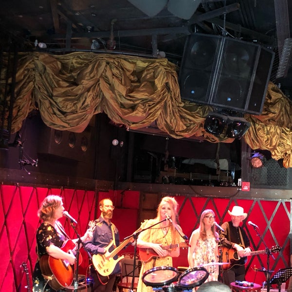 6/9/2019 tarihinde Leigh F.ziyaretçi tarafından Rockwood Music Hall'de çekilen fotoğraf